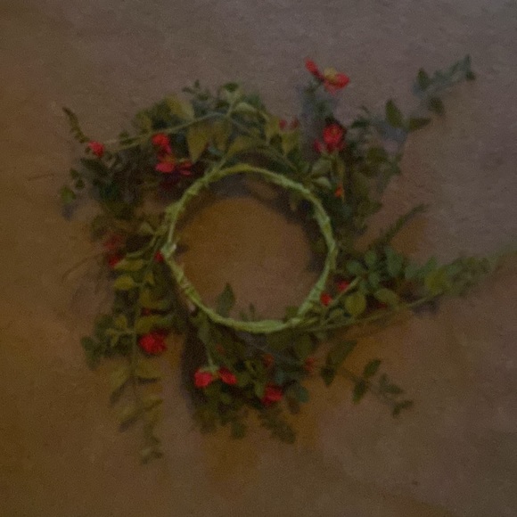 Greenery Wreath with Red Flowers - Picture 3 of 4